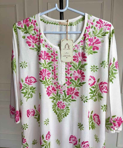 Close-up of shaded pink and green hand Chikankari embroidery on neckline and upper body of Mehram white rayon kurti — Noor-e-Awadh